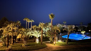 Outdoor pool - 2-BEDROOM LUXURY APARTMENT, PANORAMIC SEA VIEW (Vallauris)