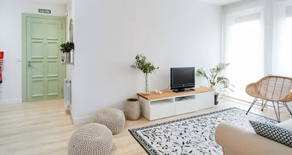 ”KAUPUNKIN KESKUS”<br> n. UAT: n turisti-ennätys. 00664