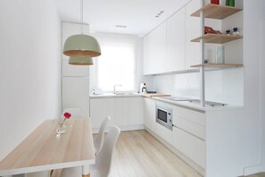 Frigorifero, microonde, forno, tostapane