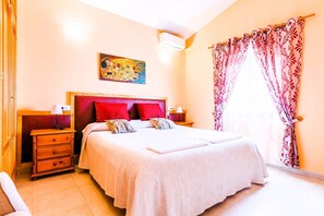 5 bedrooms, iron/ironing board, free WiFi, bed sheets