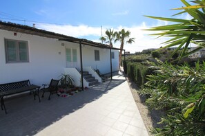 Terrace/patio - Large Modern Villa, Private Pool and Gardens (Blanca)