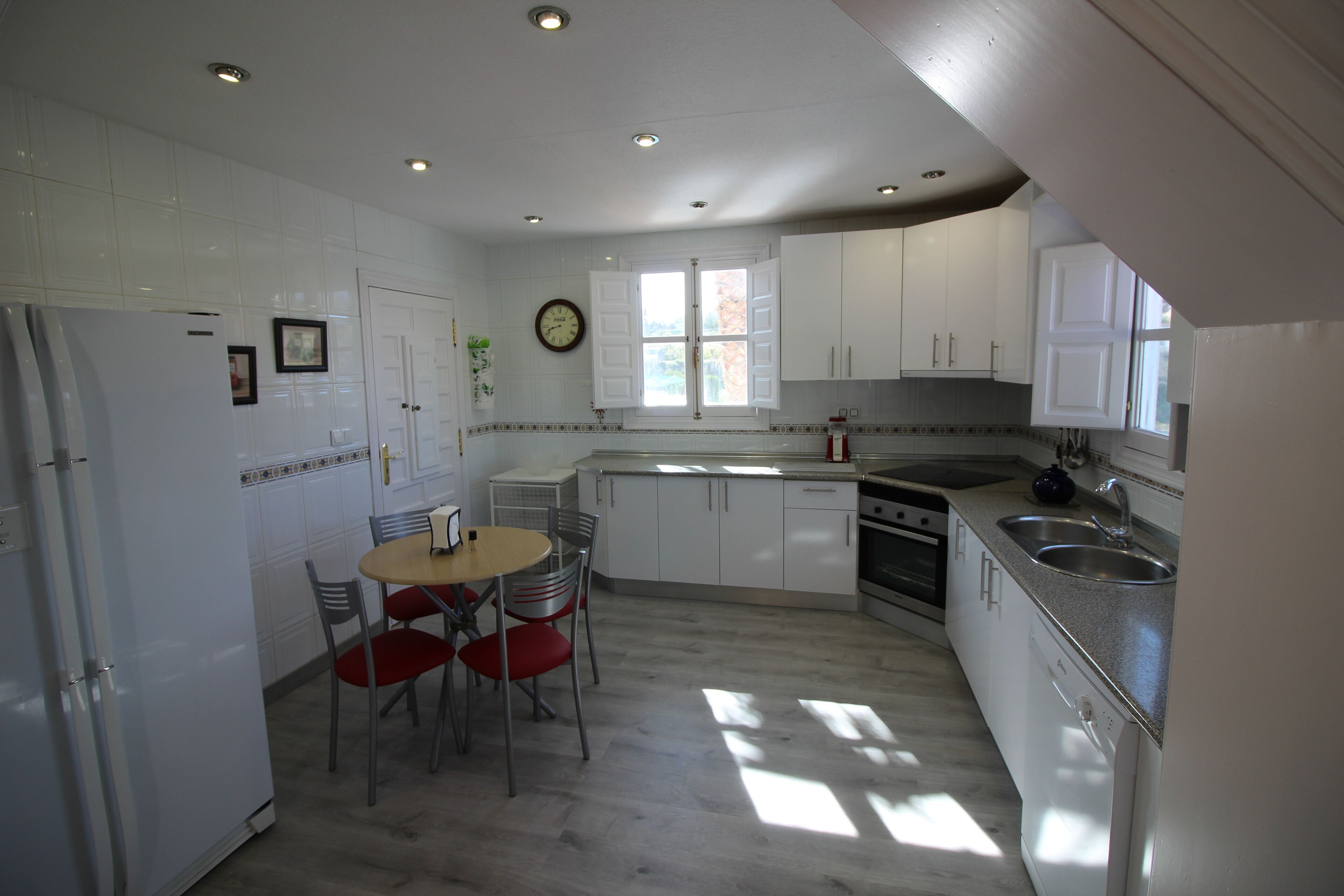 Large Modern Villa, Private Pool and Gardens