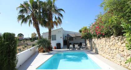 Large Modern Villa, Private Pool and Gardens