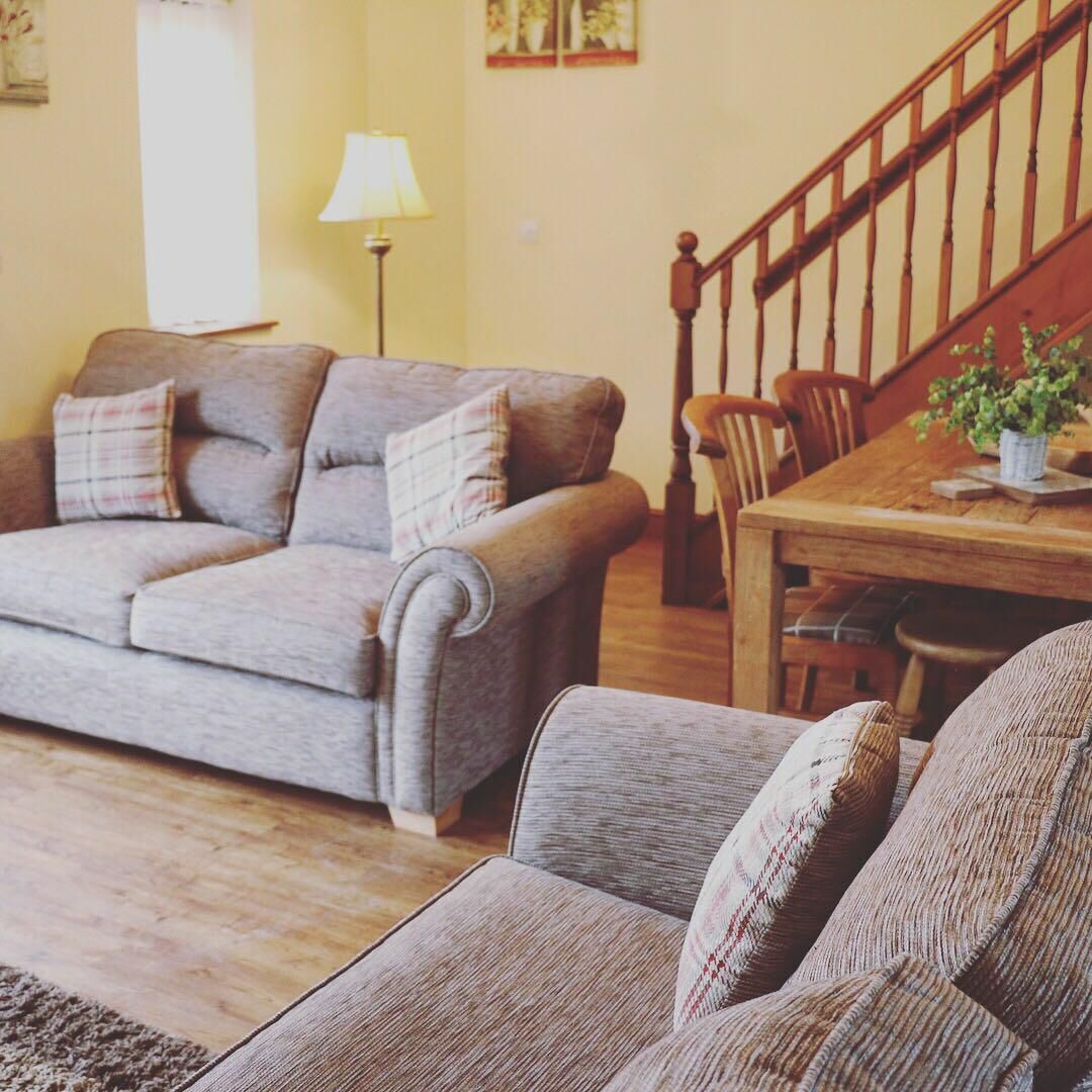 Grange Farm  LAKE VIEW 2 - A 2 Bedroom cottage to sleep 4 with private hot tub