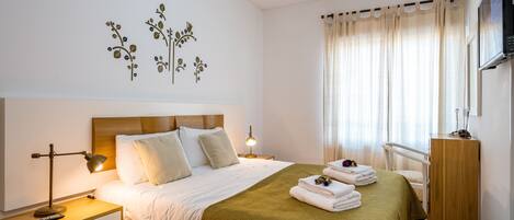 2 bedrooms, soundproofing, iron/ironing board, free WiFi