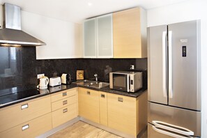 Fridge, microwave, stovetop, coffee/tea maker - Modern and close to the centre! (Tavira)