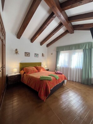 2 bedrooms, iron/ironing board, WiFi, bed sheets - The Feng Shui House Perseverance for 4 people (Aldehuela)