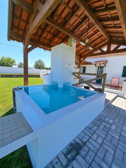 3-bedroom farmhouse (exclusive) with swimming pool in Coruche - 45 m from Lisbon