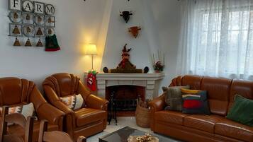 Smart TV, fireplace, table football, stereo