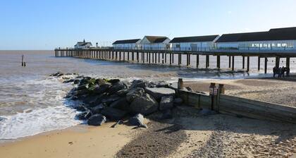 IDRE - Ylellinen skandinaavinen mökki rauhallisessa Norfolkissa