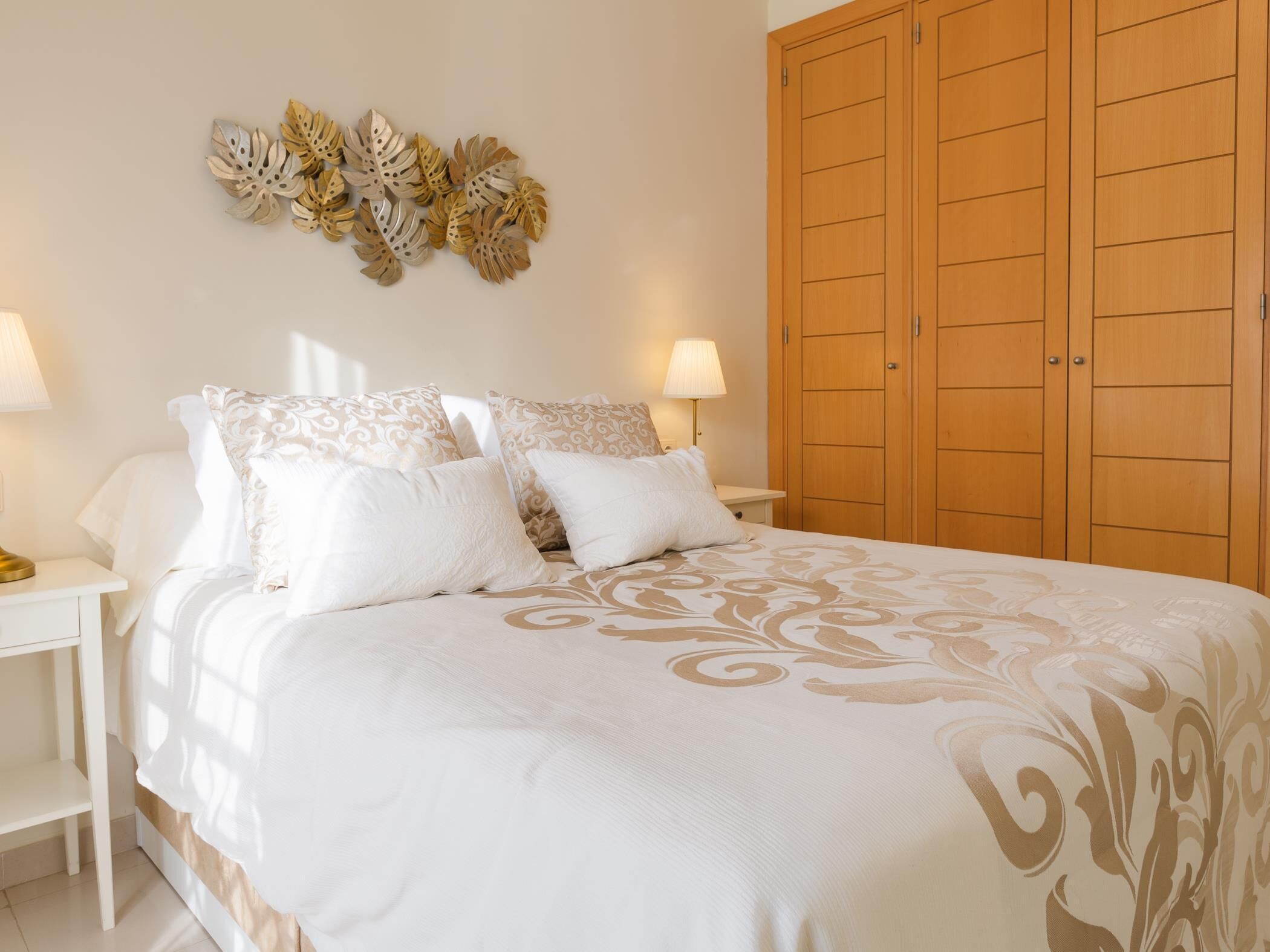 2 dormitorios, tabla de planchar con plancha, Internet y ropa de cama