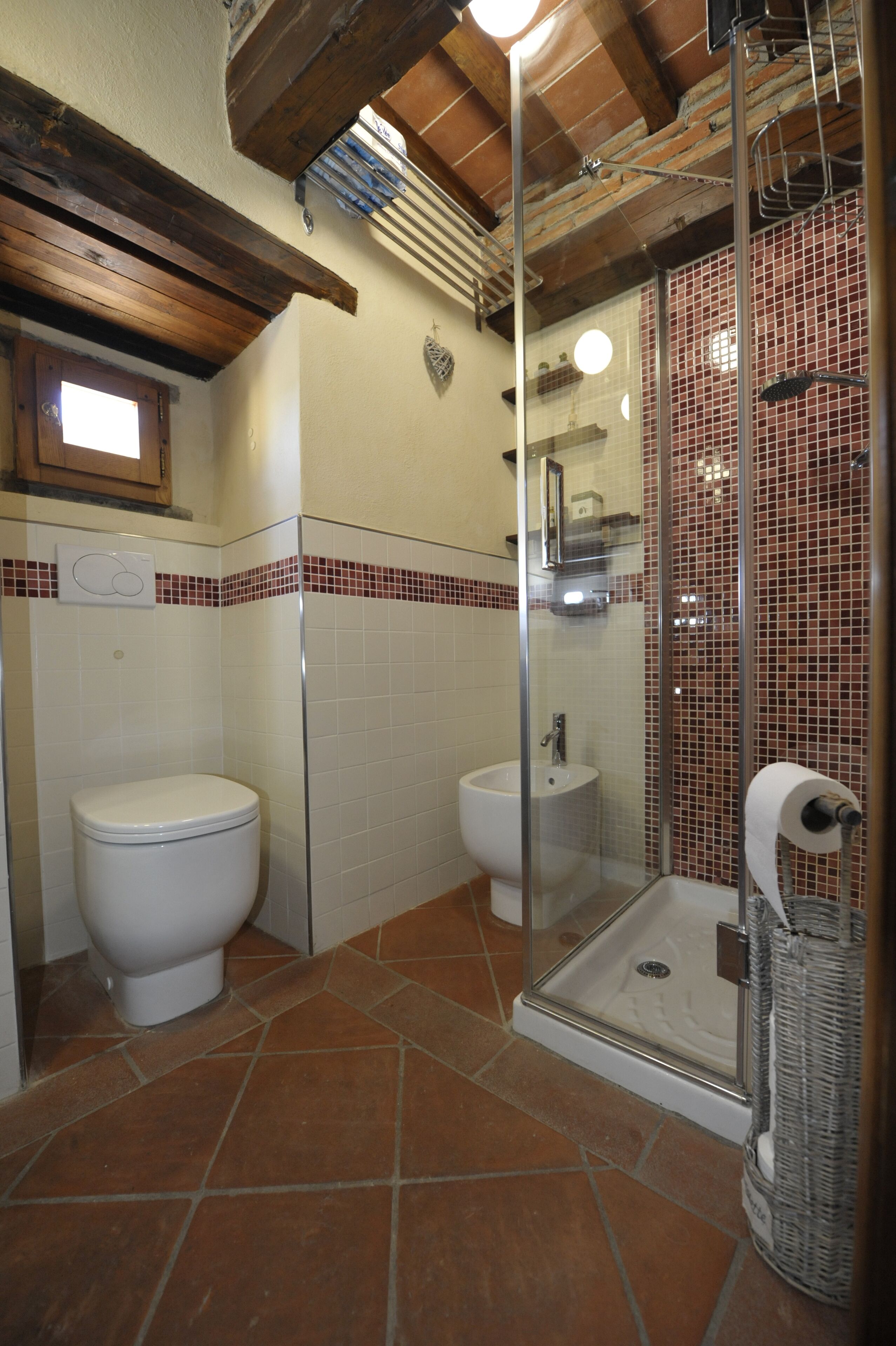 Dusche, Haartrockner, Bidet, Handtücher