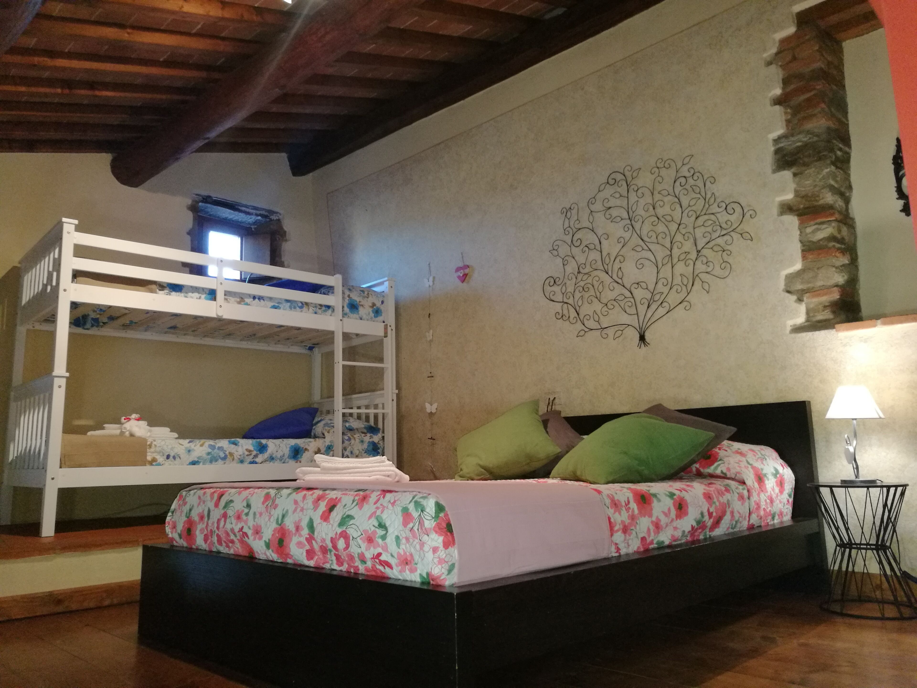 Bügeleisen/Bügelbrett, Reisekinderbett, kostenloses WLAN, Bettwäsche