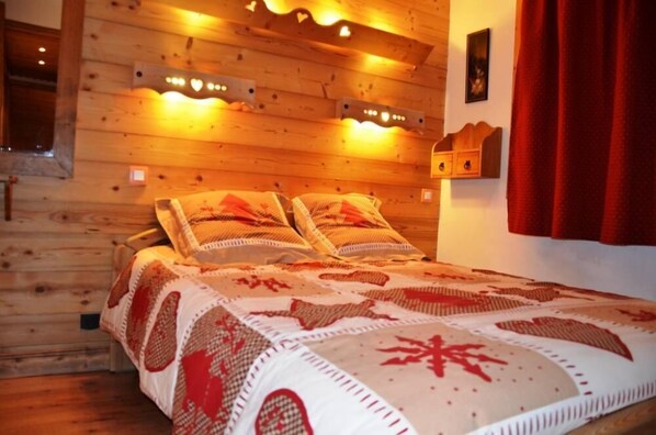 3 habitaciones, tabla de planchar con plancha, wifi y ropa de cama 