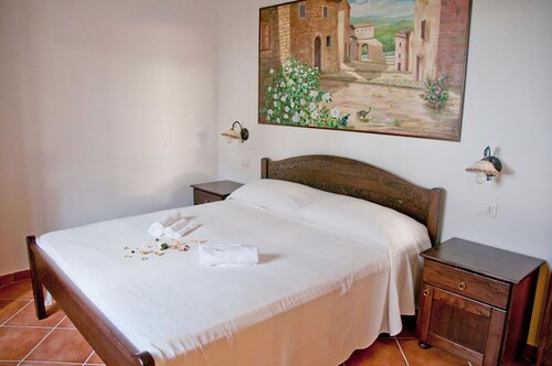 camellia room with bathroom for the disabled
