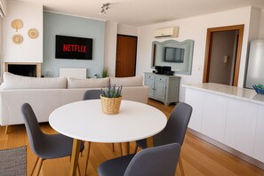 Dining - Elegant apartment amazing sea views (Saronida)