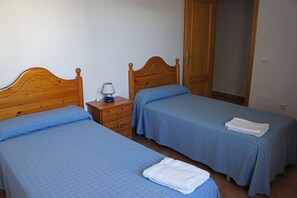 2 bedrooms, Internet, bed sheets - Comfortable apartment within walking distance of Almería (Alhama de Almería)