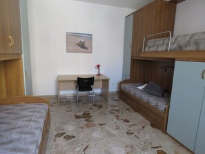 2 Schlafzimmer, Bügeleisen/Bügelbrett, Bettwäsche, Rollstuhlgeeignet