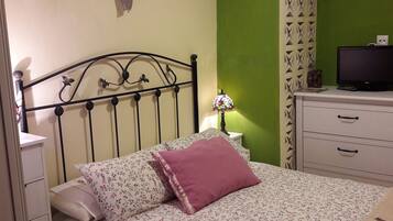 4 habitaciones, tabla de planchar con plancha y cuna de viaje