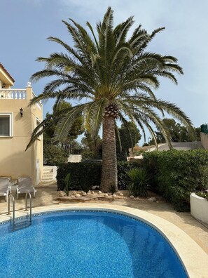 Piscina a l'aire lliure i piscina climatitzada 
