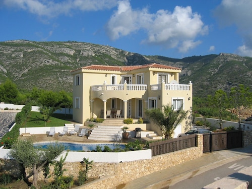 Villa de luxe avec vue spectaculaire et piscine privée chauffée et Wifi