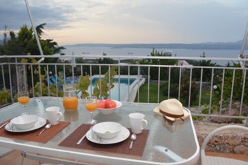 Bay View Villa I in Crete with private swimming pool and modern convenient