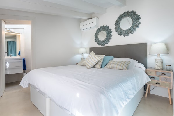 1 bedroom, desk, iron/ironing board, free WiFi