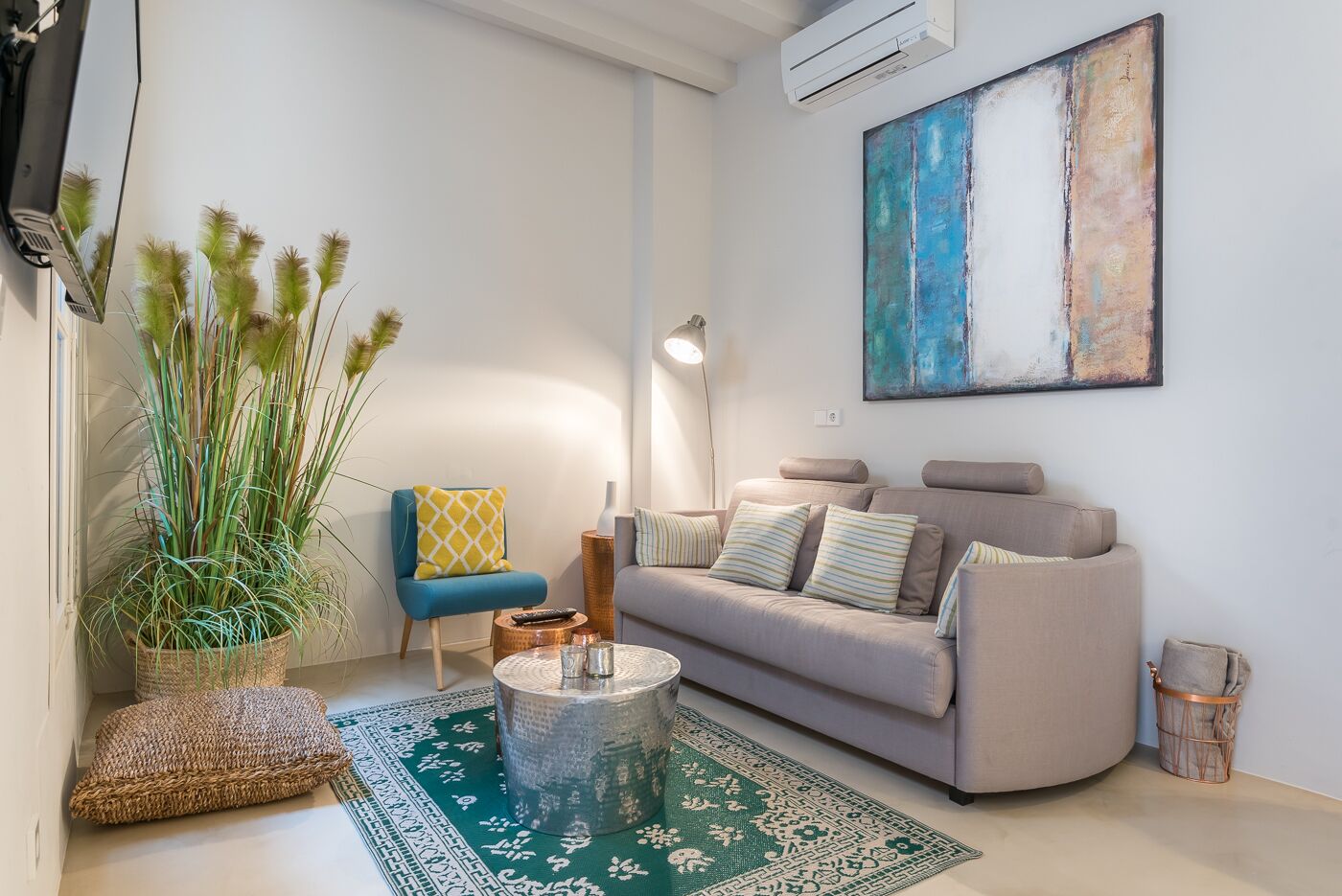 Sa Caseta.  A newly renovated urban house. 1 min walk to town square