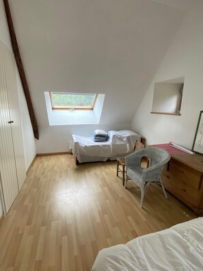 3 Schlafzimmer, Bügeleisen/Bügelbrett, Reisekinderbett, WLAN