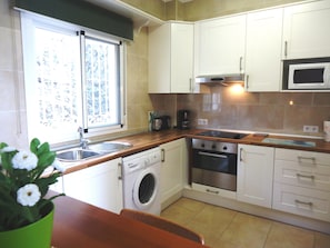 Microwave, dishwasher, coffee/tea maker, cookware/dishes/utensils