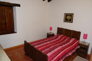3 bedrooms, iron/ironing board, WiFi, bed sheets - Quinta Vale da Ginjeira (Peraboa)