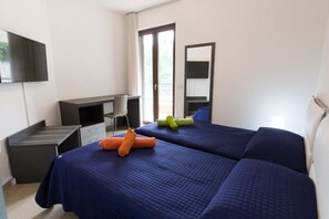 2 Schlafzimmer, Schreibtisch, Bettwäsche