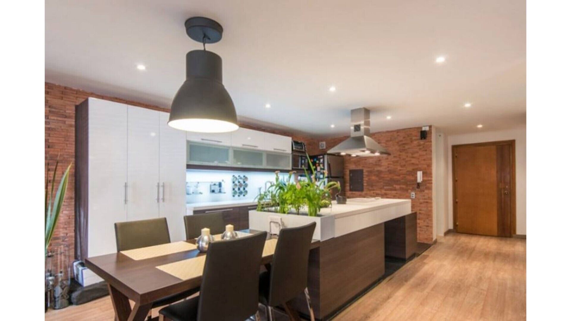 Modern Apt / Shopping / WiFi / Parks / Safe