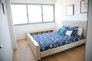 3 bedrooms, desk, iron/ironing board, travel crib
