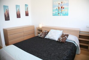 3 bedrooms, desk, iron/ironing board, travel cot