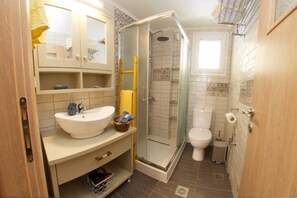 Shower, hair dryer, towels - Villa Apoplous with amazing sea and sunset views (Asos, Kefalonia)
