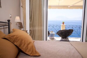 2 bedrooms, in-room safe, iron/ironing board, travel crib - Villa Apoplous with amazing sea and sunset views (Asos, Kefalonia)