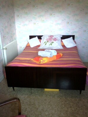 1 bedroom, iron/ironing board, free WiFi, bed sheets