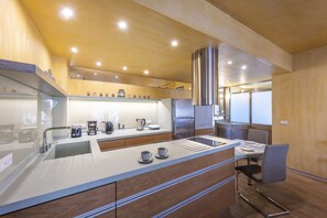 Kühlschrank, Ofen, Herdplatte, Geschirrspüler