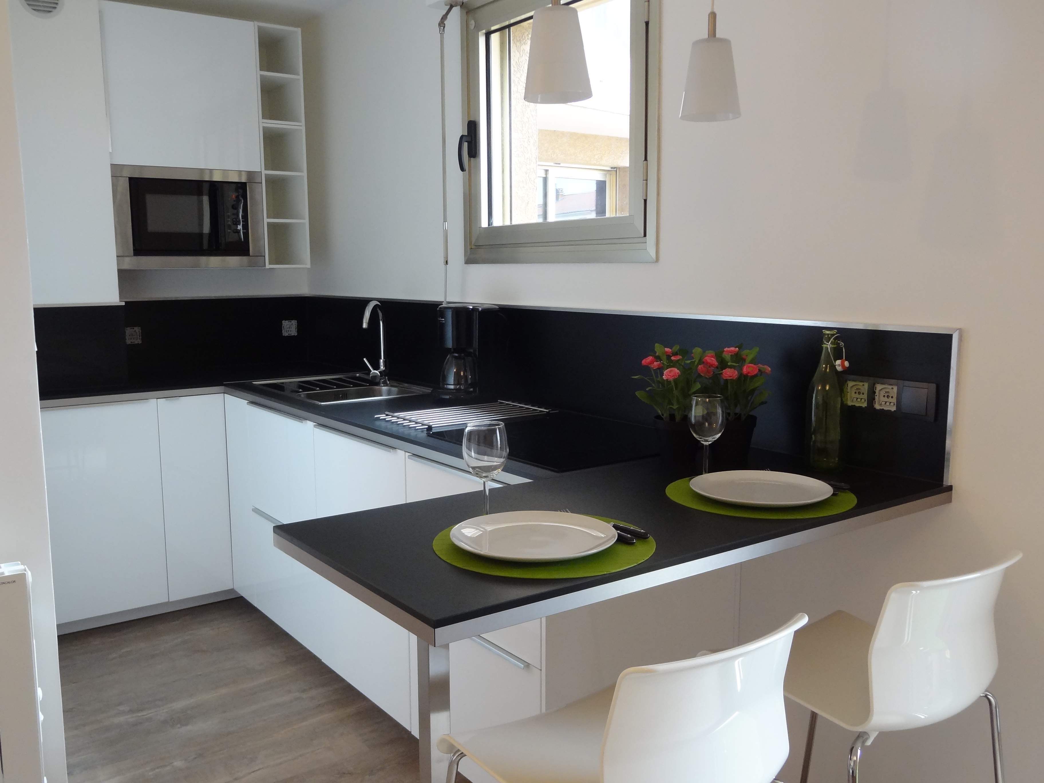 STUDIO "HIGH ON THE HILL", ideally located in Lyon