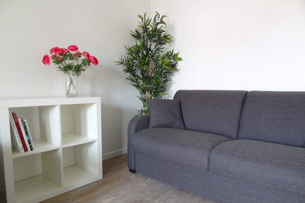 STUDIO "HIGH ON THE HILL", ideally located in Lyon