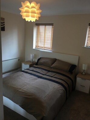 2 dormitorios, tabla de planchar con plancha, wifi y ropa de cama