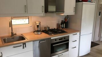 KylskÄp, mikrovÄgsugn, ugn och spishÀll