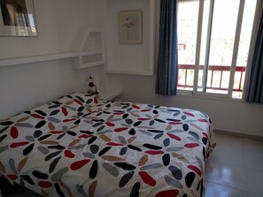 2 Schlafzimmer, Bügeleisen/Bügelbrett, Bettwäsche, Rollstuhlgeeignet