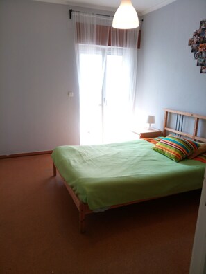 3 makuuhuonetta, silitysrauta/-lauta, Wi-Fi, vuodevaatteet