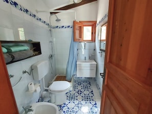 Doccia, asciugacapelli, bidet, asciugamani