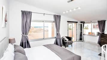 4 bedrooms, in-room safe, iron/ironing board, free WiFi