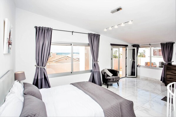 4 soveværelser, pengeskab på værelset, strygejern/strygebræt