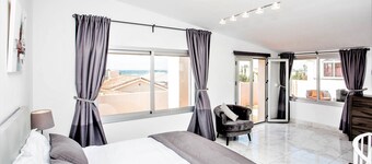 Villa di lusso con piscina privata a pochi metri dalla spiaggia di Elviria, Marbella