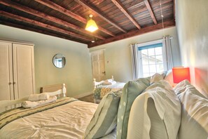 3 bedrooms, iron/ironing board, free WiFi, bed sheets -  A stylish cottage, in the heart of the delightful  village of Grosmont  (Grosmont, Whitby, North Yorkshire)